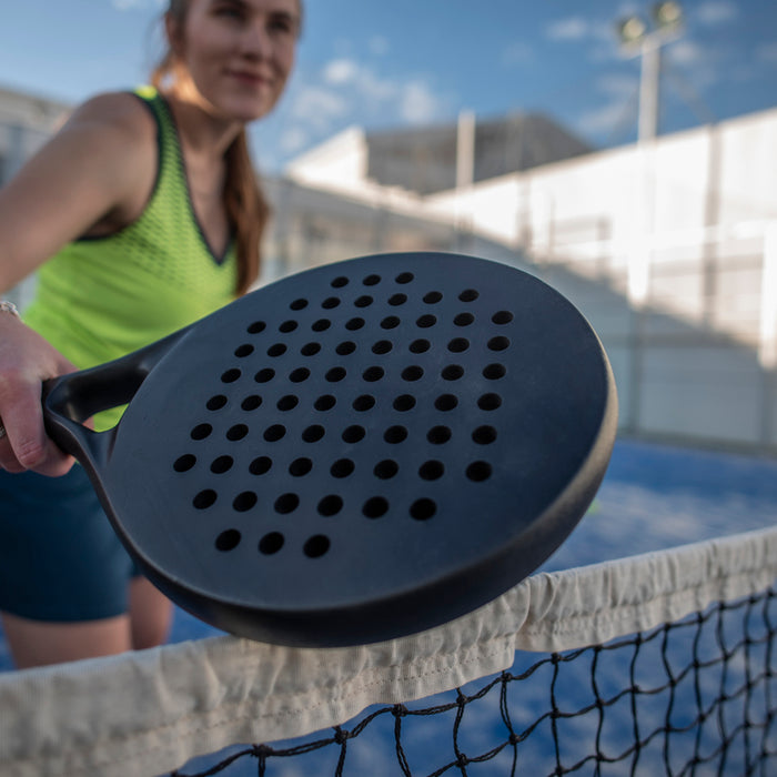 Cómo elegir la pala de padel perfecta: Consejos para maximizar tu rendimiento en la cancha